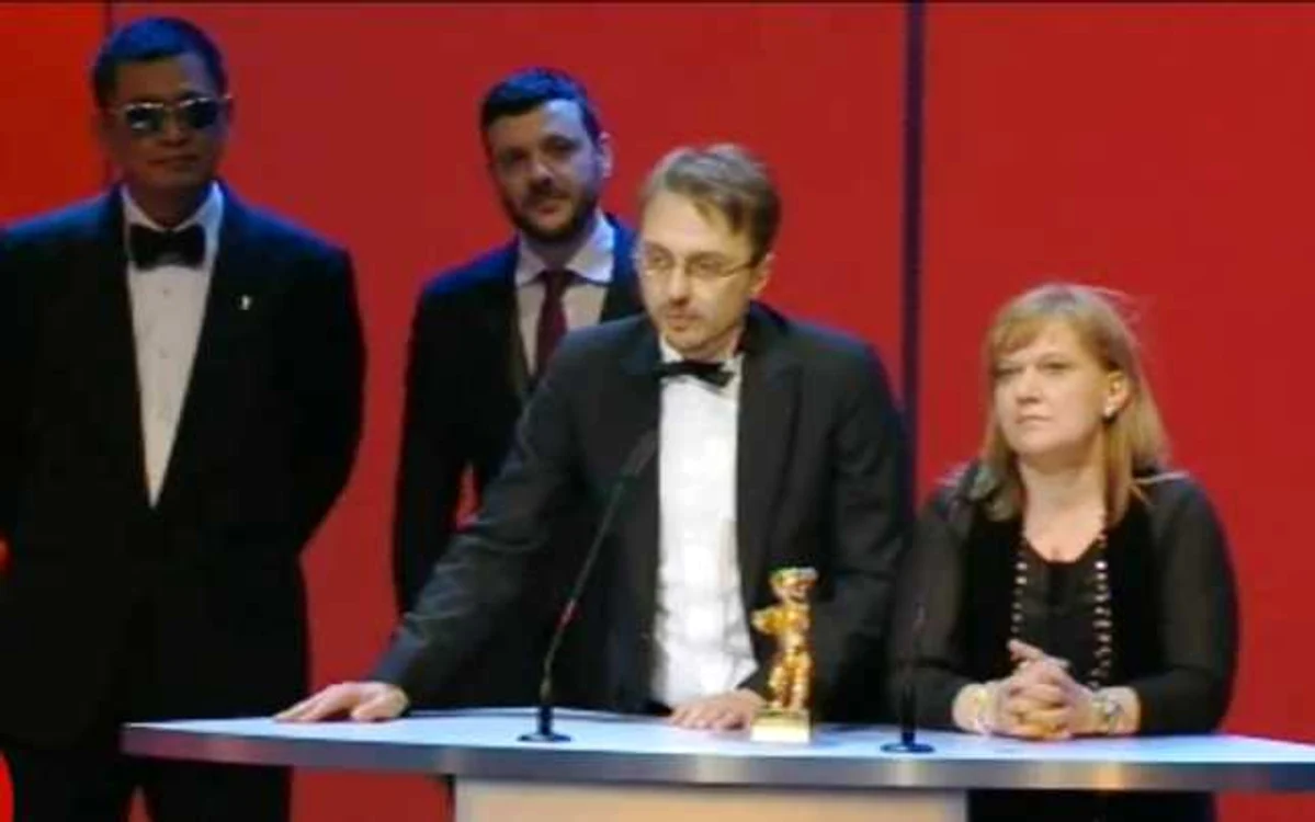 Regizorul Călin Netzer şi producătoarea Ada Solomon, la primirea Ursului de Aur de la Berlinală
