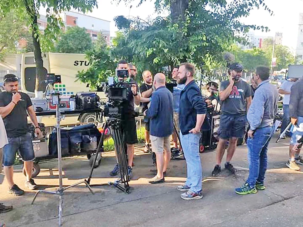 Pe platourile de filmare  este mare forfotă