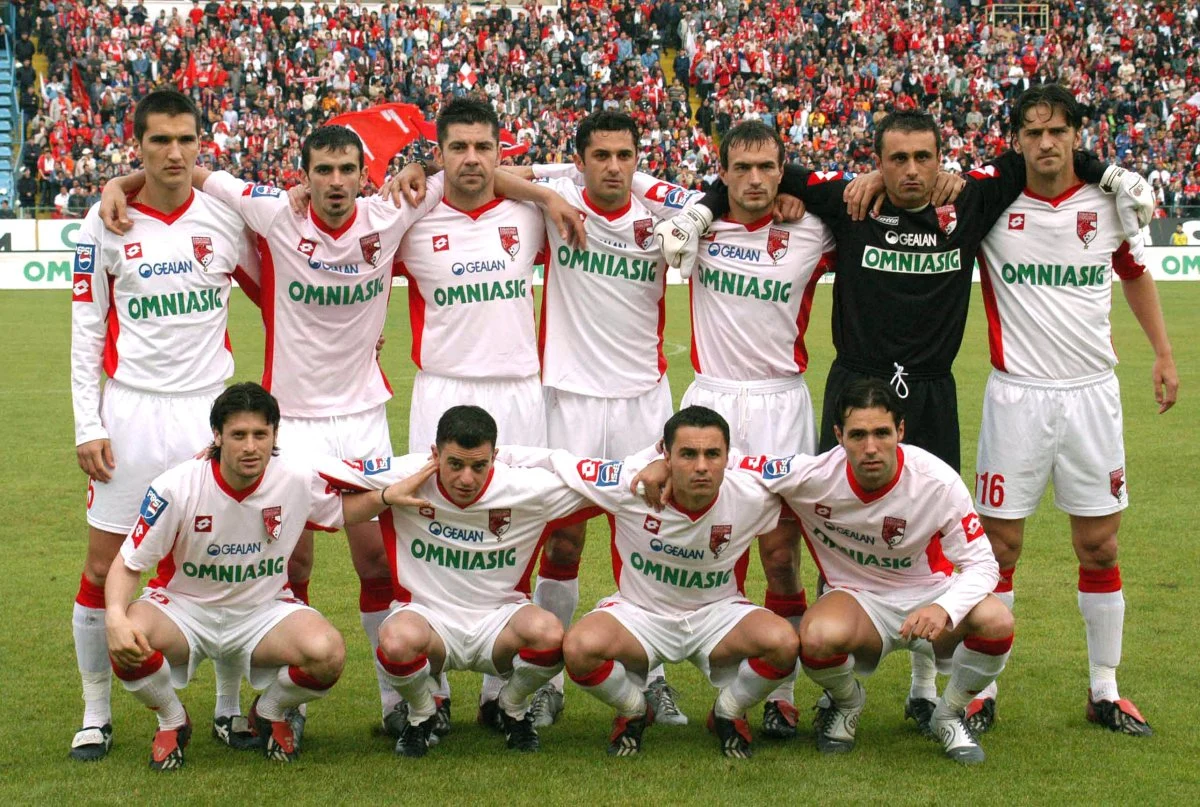 Ex-dinamovist, scandal uriaș în Ucraina: beat, a sărit pe capota mașinii de poliție și a pierdut 100.000 de dolari