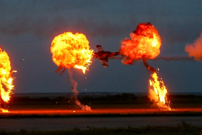 Efecte pirotehnice la Timişoara Air Show FOTO Facebook/Aeroportul Traian Vuia