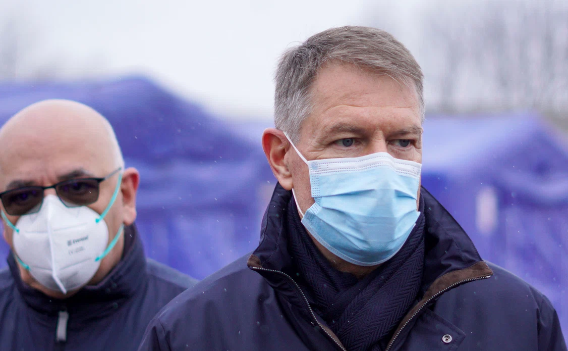 Klaus Iohannis a vizitat tabăra de refugiați din vama Siret Foto: Inquam