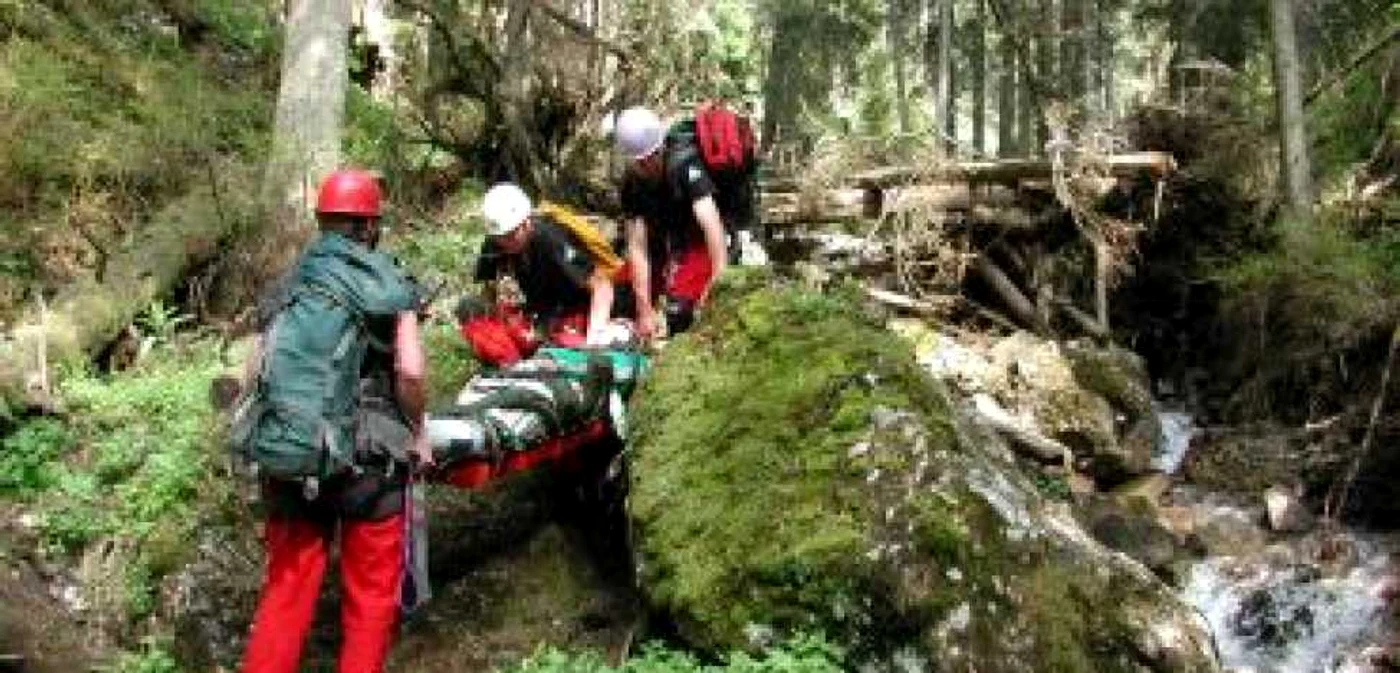 Neamţ: Adolescent în criză astmatică salvat de pe Ceahlău