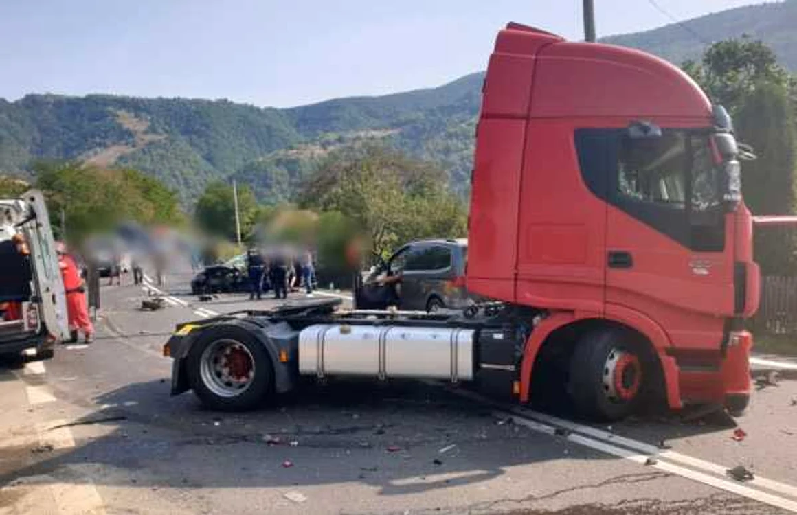 Accident pe Valea Oltului la Balota - Vâlcea pe DN 7 cu trei victime Foto Adevărul