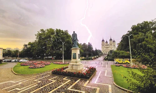2  2col iasi foto ionut birsan jpeg