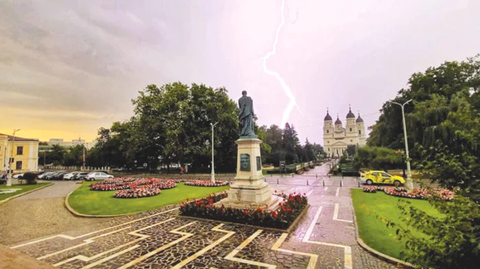 Majoritatea străzilor din Bârlad au fost inundate Foto: Vremea Nouă