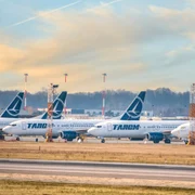 avioane tarom aeroportul otopeni foto shutterstock
