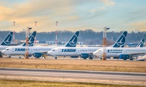 avioane tarom aeroportul otopeni foto shutterstock