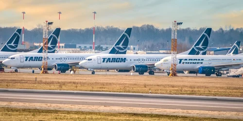 avioane tarom aeroportul otopeni foto shutterstock