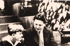 George Enescu alături de elevul său Yehudi Menuhin (© Arhivele Naționale ale României, Colecția Documente Fotografice, F II 2716)