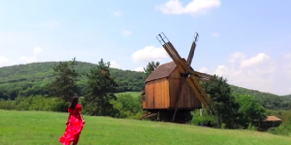 Aileen Adalid - vloggeriţă din Filipine - în Dobrogea Sursa Youtube