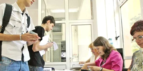 Înscrierile la facultate încep în luna iulie