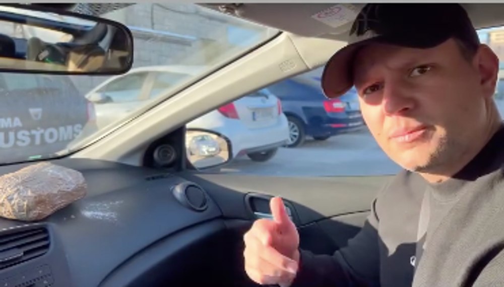 Liderul Sindicatului Europol s-a plimbat cu un „pachet cu droguri“ prin Portul Constanța. Cosmin Andreica a fost nestingherit în experimentul său VIDEO