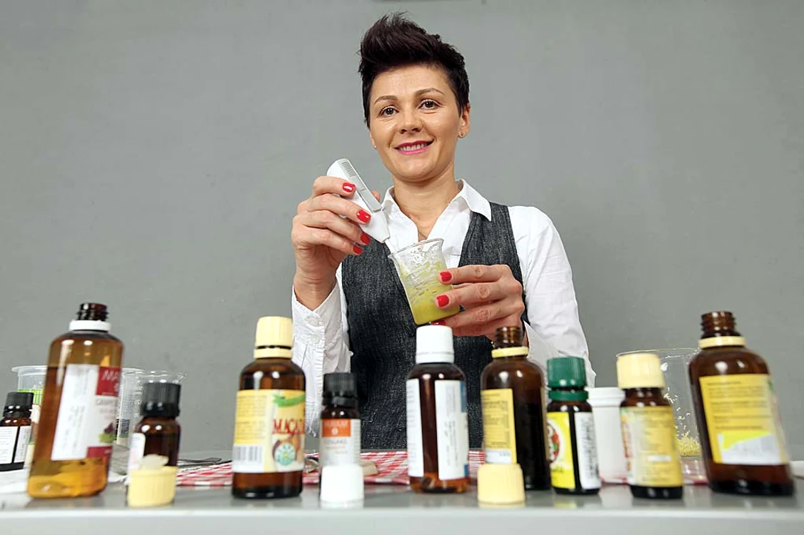 Dacă eşti adepta cosmeticelor naturale, joacă-te şi tu acasă,  făcând tot felul de combinaţii de uleiuri