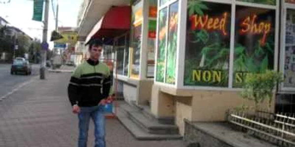 Tot mai mulți adolescenți ajung la spital intoxicați cu etnobotanice