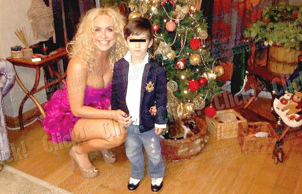 Micuţul Edan (4 ani),  fericit în braţele lui Piţurcă şi relaxat în  vacanţă alături de mami