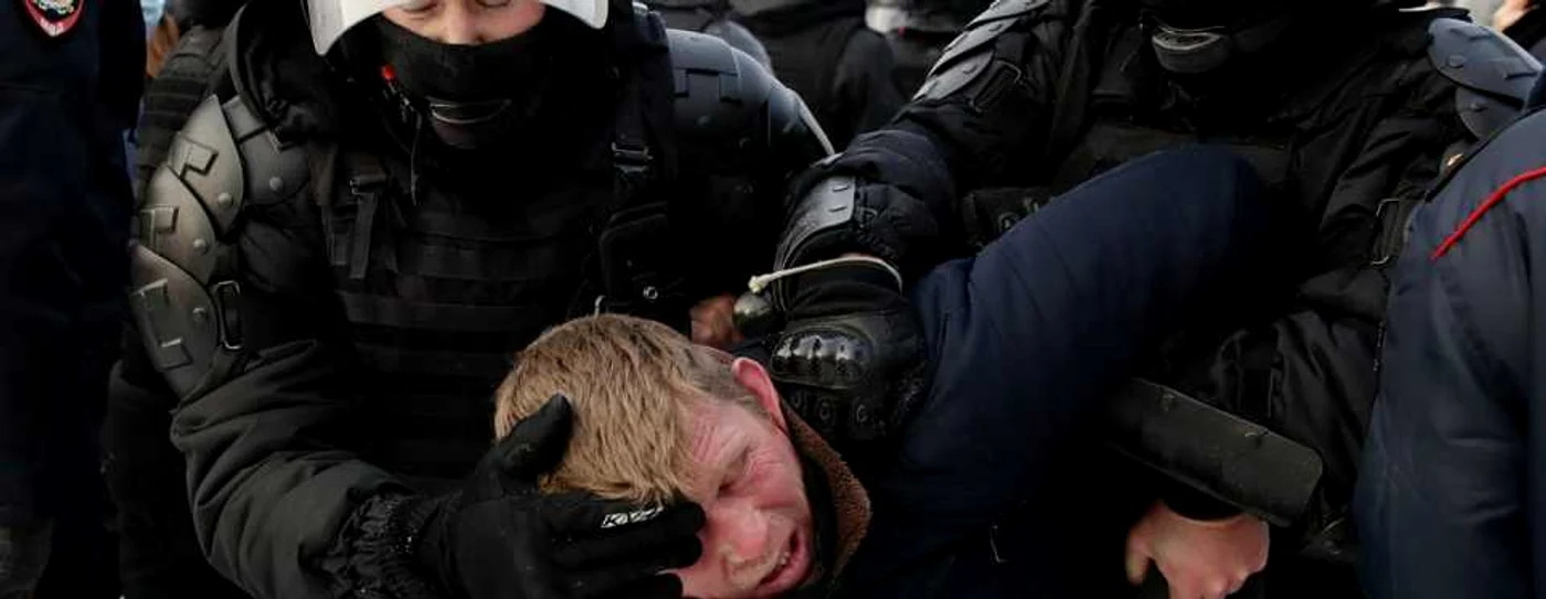 Manifestant reţinut sâmbătă în Rusia FOTO Profimedia/ TASS