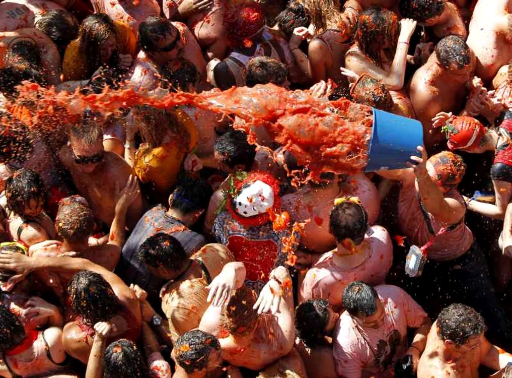 Festivalul «Tomatina» se sfârşeşte în fiecare an într-o «ocean roşu»