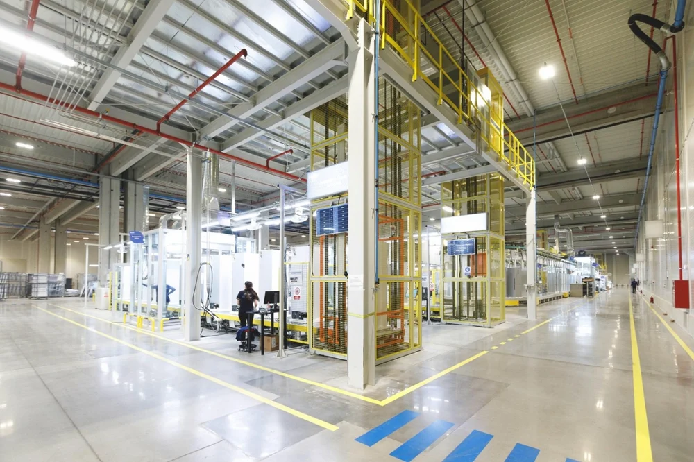 Fabrica deschisă recent în România, scoasă la vânzare după doar patru ani