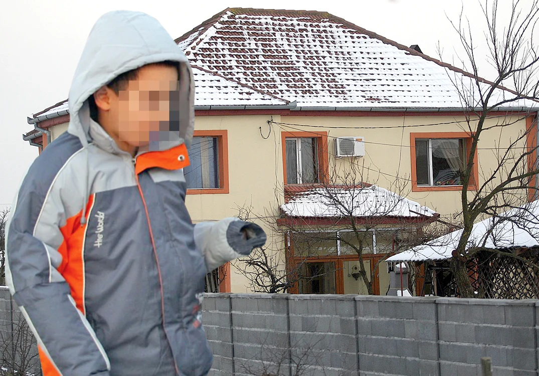 
    Copilul a fost păcălit de hoţi că sunt prieteni cu părinţii lui şi le-a deschis uşa  