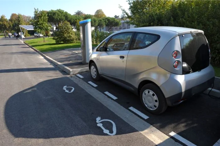 Maşini electrice Bluecar de închiriat în Paris/ Foto: AFP