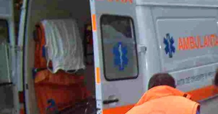 Femeia a fost dusă acasă cu ambulanţa