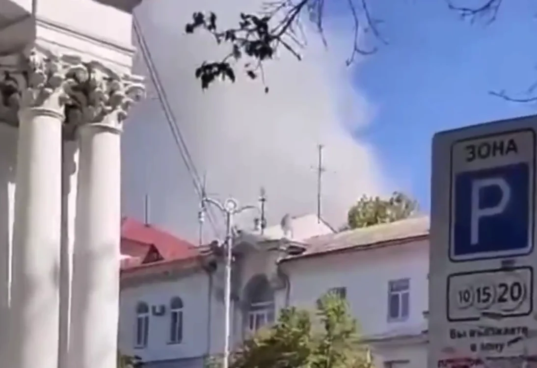 Statul Major al Flotei ruse din Marea Neagră este în centrul oraşului Sevastopol FOTO captură video
