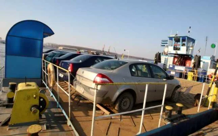 Victima se afla pe bacul care face curse între Chiciu şi Ostrov Foto: Adevărul