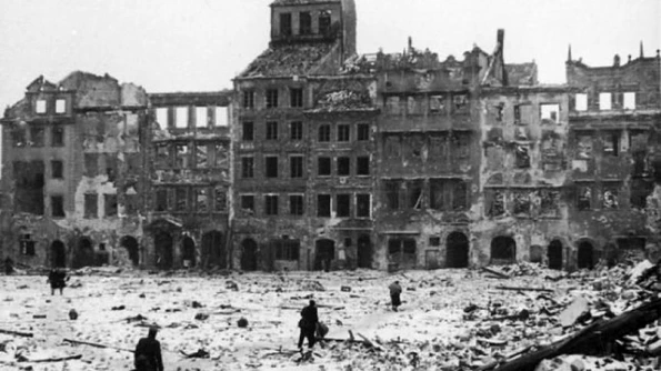 LIVE, ora, 11 00 dezbatere „Historia”: Două evenimente care au schimbat istoria: 23 august 1944 şi insurecţia din Varşovia A meritat sacrificiul? jpeg