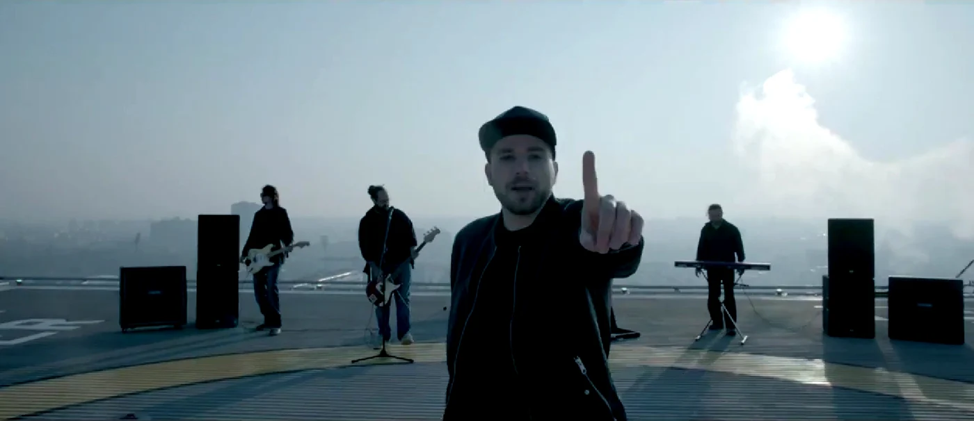 Imagine din noul videoclip