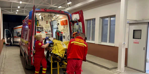 Tânărul împușcat a fost dus la spital FOTO Monitorul de Botoșani jpeg