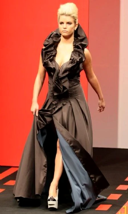 
    Jessica Simpson la prezentarea din Paris  