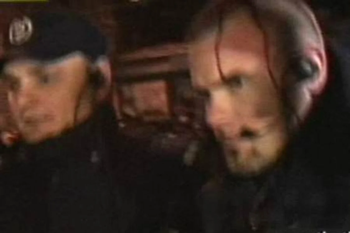 
    Jandarmul a fost lovit în zona capului (Foto: Captură video Realitatea TV)  