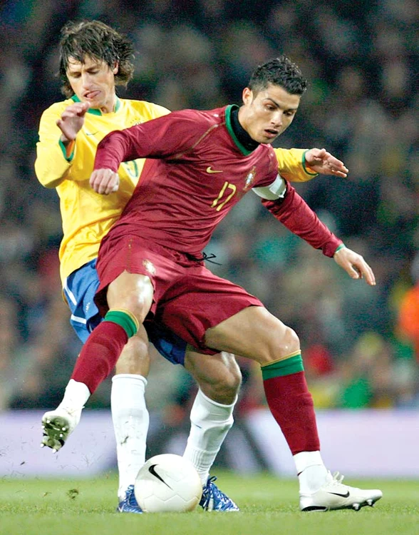 
    Portughezii aşteaptă  ca Ronaldo să-i  ducă în finală  