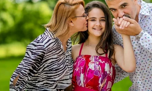   Dora, fiica Monicăi  Davidescu și a lui Aurelian Temișan Sursa: Instagram