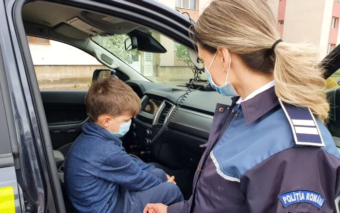 actiune umanitara politisti hunedoara foto ipj hunedoara