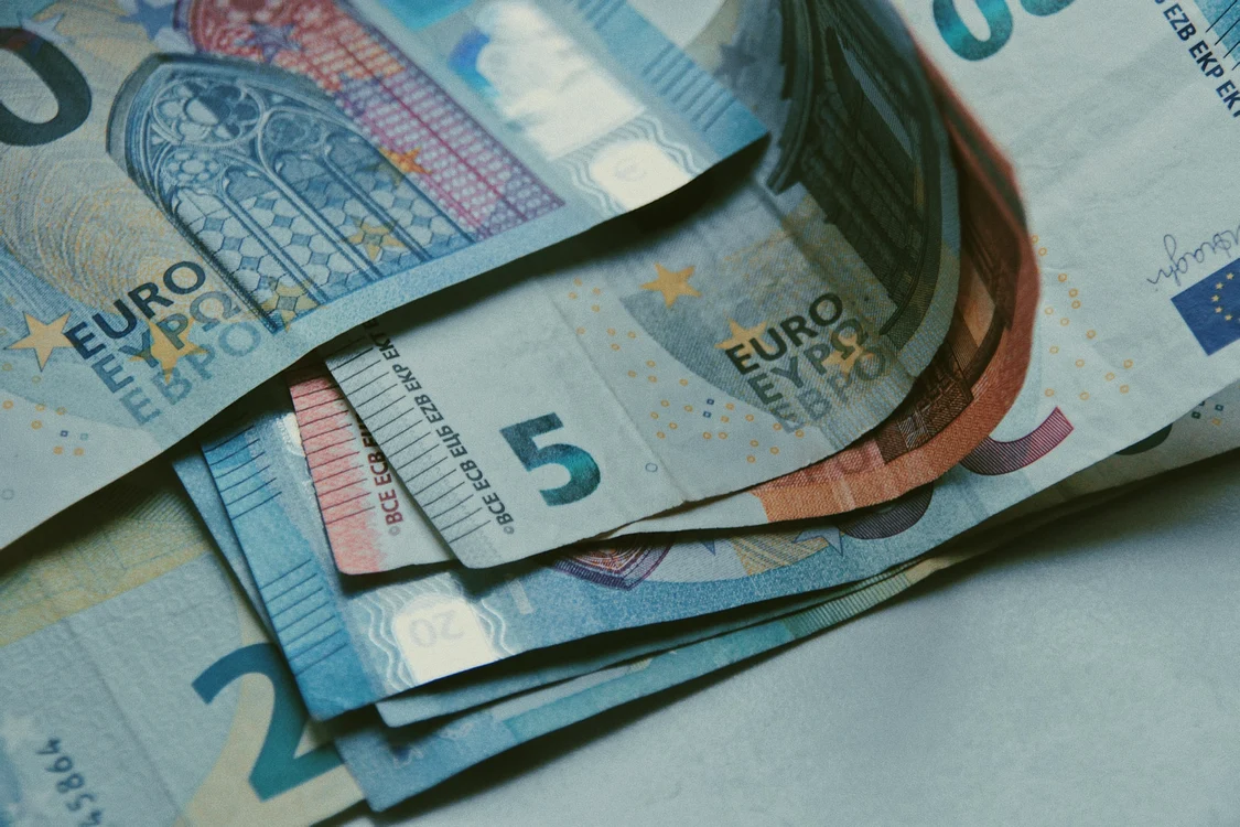 
    An de an, piața telecomunicațiilor oferă noutăți în materie de smartphone-uri.foto: unsplash.com  