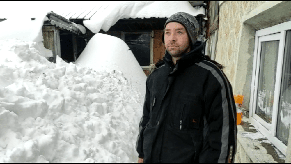 Zăpadă până la streașina casei, în satele de la granița Buzăului cu Vrancea VIDEO 