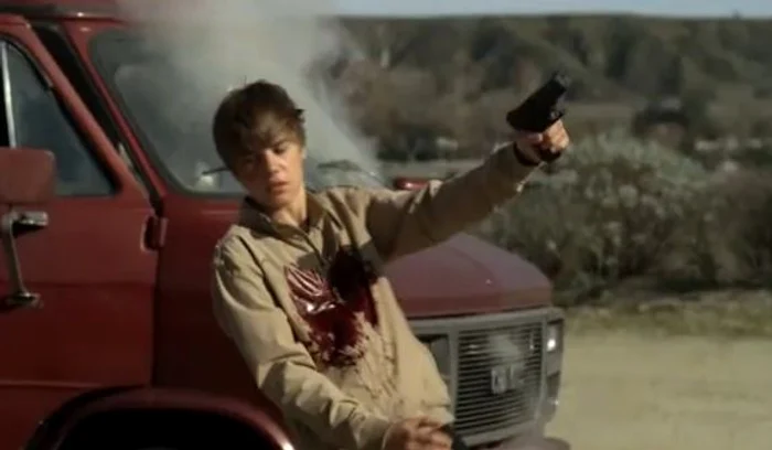 Justin a fost luat la ţintă de poliţişti