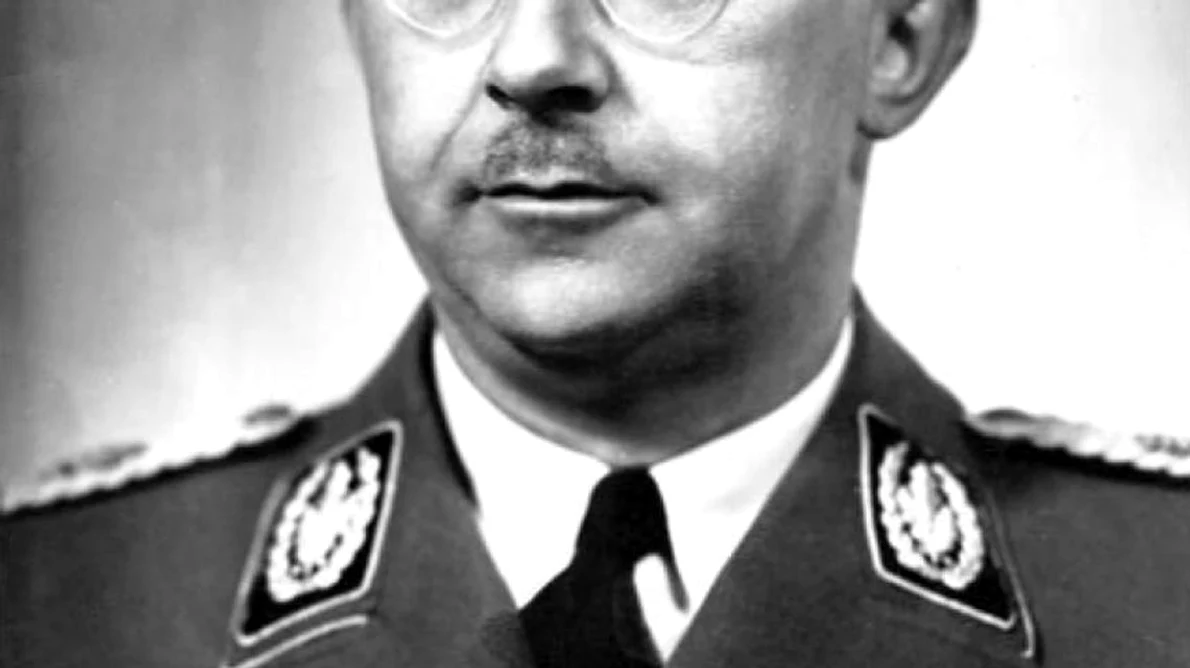 Heinrich Himmler, aflat în custodia Aliaților, se sinucide jpeg