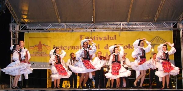 Formațiile din festival vor evolua pe scenele de la Piatra Neamț, Roman și Durău