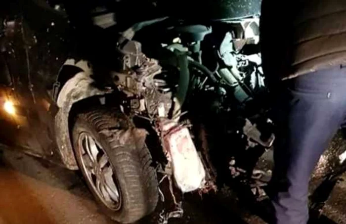 Autoturismul a fost puternic avariat FOTO botosaneanul.ro