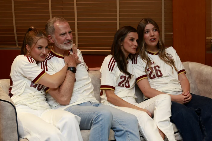 Regele Felipe, Regina Letizia, Prințesa Leonor și Infanta Sofia au urmărit meciul Spania Franța din Campionatul Mondial de Fotbal profimedia 1116635048 jpg