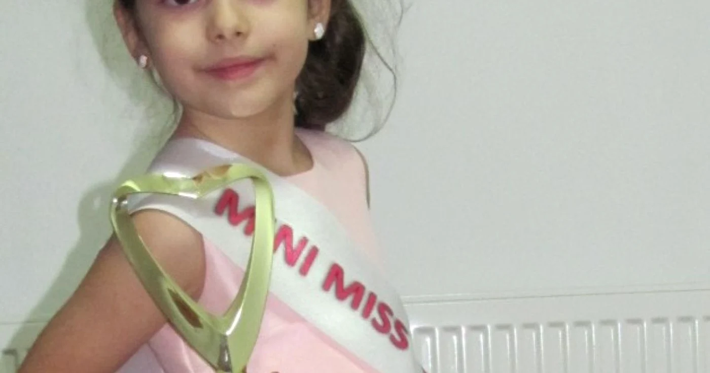 Fetiţa se mândreşte cu acest rezultat