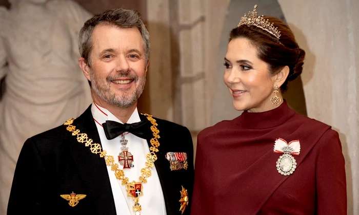 Regele Frederik și Regina Mary în Elie Saab în Lituania   Casa Regală daneză (1) jpg