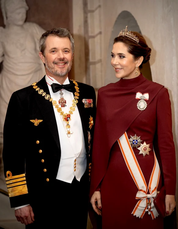 Regele Frederik și Regina Mary în Elie Saab în Lituania Casa Regală daneză (1) jpg