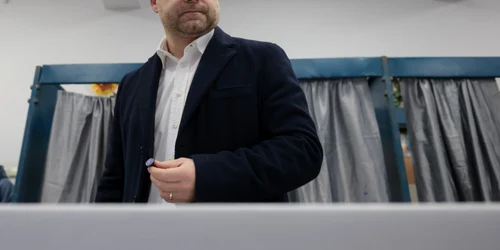 Ciprian Ciucu la vot jpeg