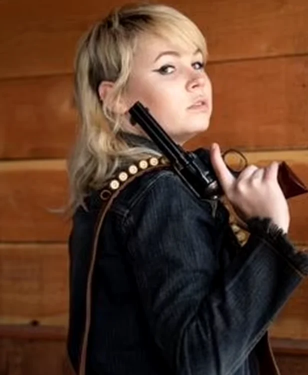 Asistentul de regie Dave Halls i-a înmânat arma lui Alec Baldwin, spunându-i că este sigurăfoto: IMDB