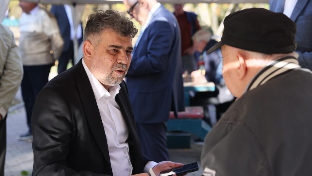 Marcel Ciolacu, întâlnire cu bătrânii din Iași: „Nu mai ascultaţi toate directivele de la UE, de la americani”