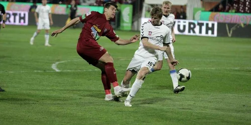 Cristian Sârghi (dreapta) a intrat în atenţia selecţionerului Răzvan Lucescu