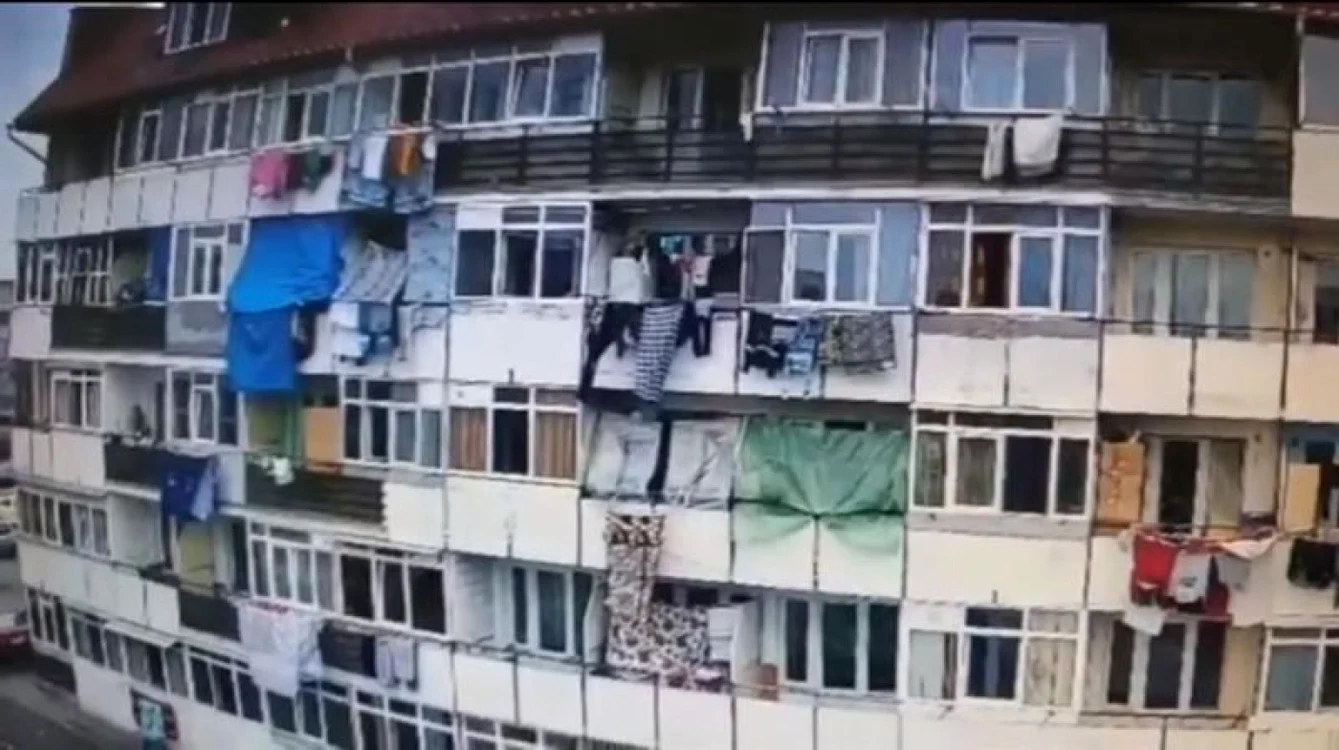 În blocul G1 din Piteşti amenzile şi conflictele sunt la ordinea zilei FOTO: Primăria Piteşti
